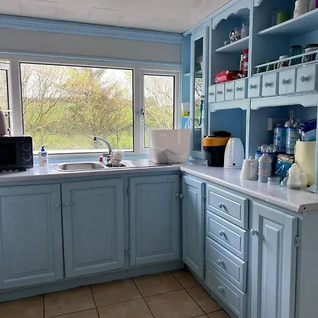 Cheerful 3-bedroom Semesterbostad *
