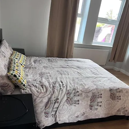 Cheerful Countryside Cottage *