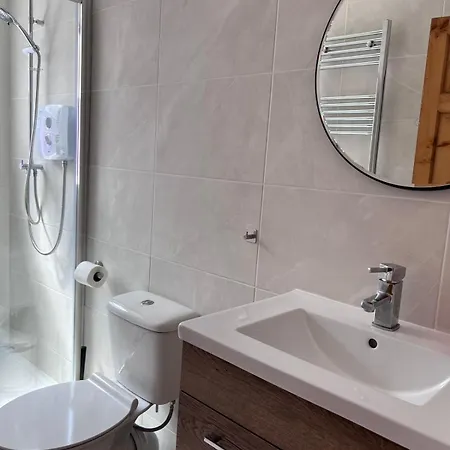 Semesterbostad Cheerful 3-bedroom Drehidnaraga Bridge