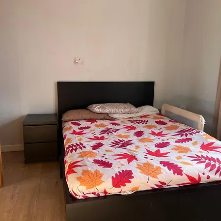 Cheerful Cottage 3-Bedroom Hébergement de vacances *