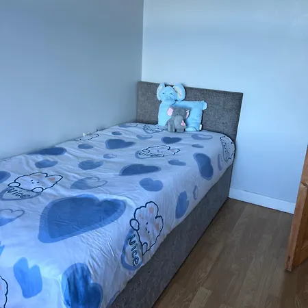 Semesterbostad Cheerful 3-bedroom *