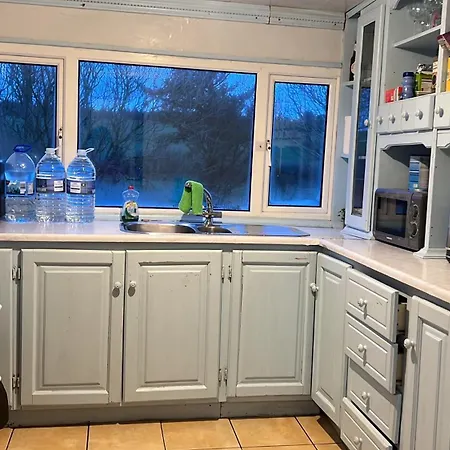 Cheerful Countryside Cottage