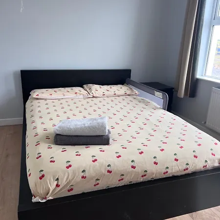 Semesterbostad Cheerful 3-bedroom Drehidnaraga Bridge