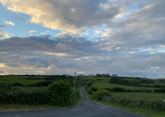 Cheerful Countryside Cottage