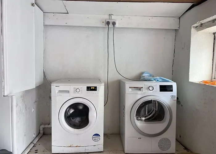 Vakantiehuis Cheerful Countryside Cottage *