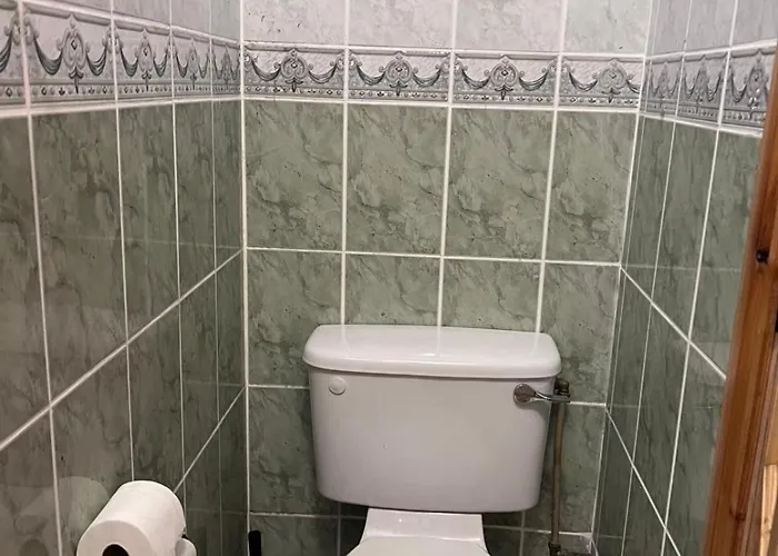 Cheerful Countryside Cottage *