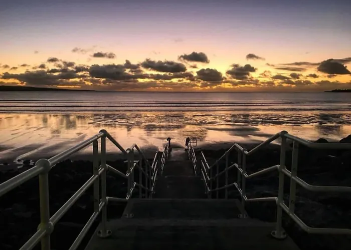 Cheerful Countryside Cottage