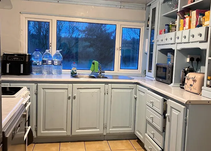 Cheerful Countryside Cottage